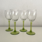4 Wijnglazen licht groene voet